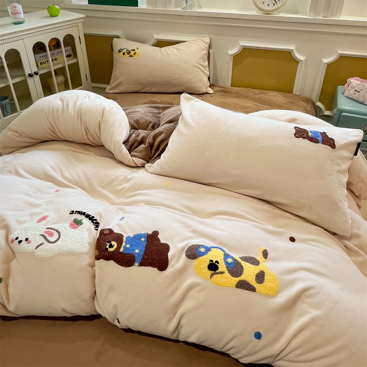 91家纺网 家纺一手货源 找家纺 星座家纺 2025新款A类卡通200g牛奶绒毛巾绣四件套 森林派对