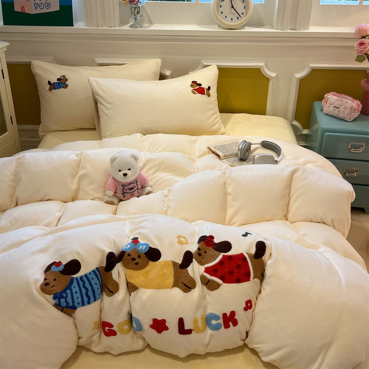 星座家纺 2025新款A类卡通200g牛奶绒毛巾绣四件套 小狗暖居