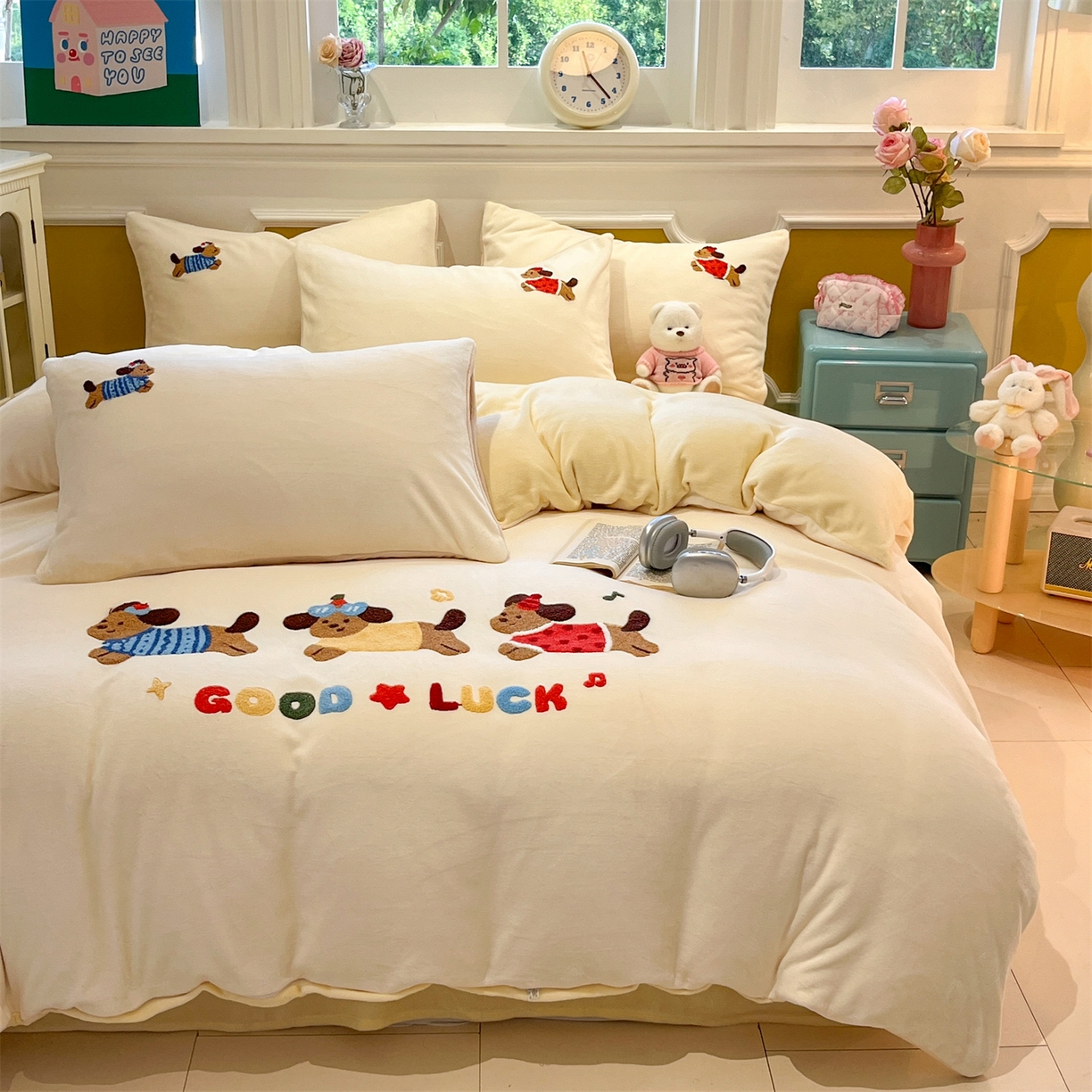 91家纺网 家纺一手货源 找家纺 星座家纺 2025新款A类卡通200g牛奶绒毛巾绣四件套 小狗暖居