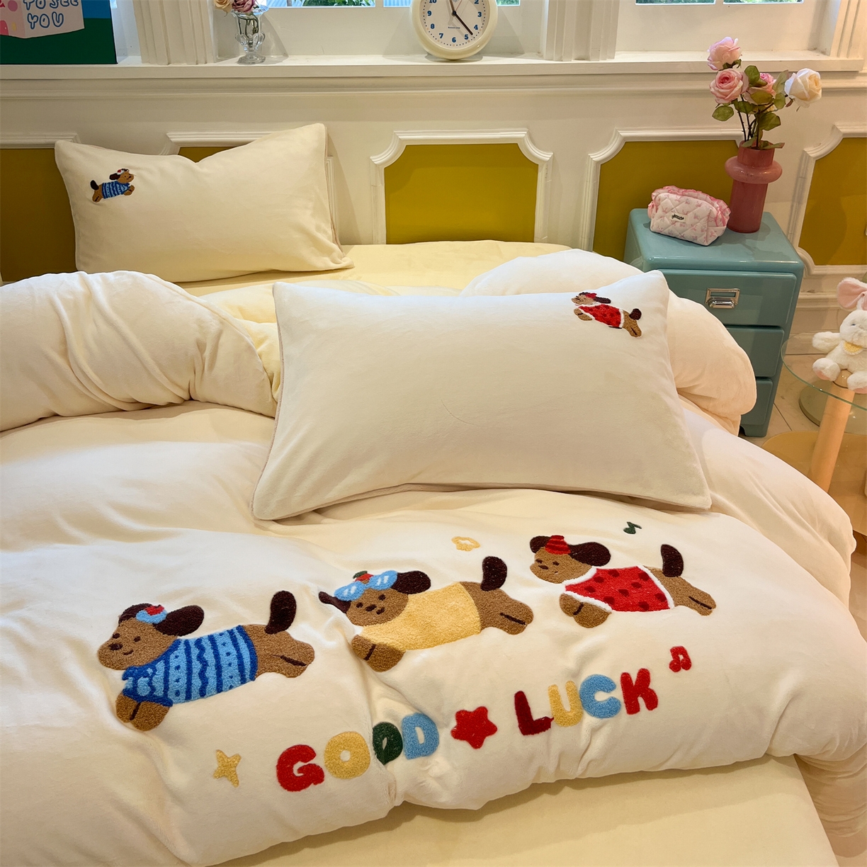 91家纺网 家纺一手货源 找家纺 星座家纺 2025新款A类卡通200g牛奶绒毛巾绣四件套 小狗暖居