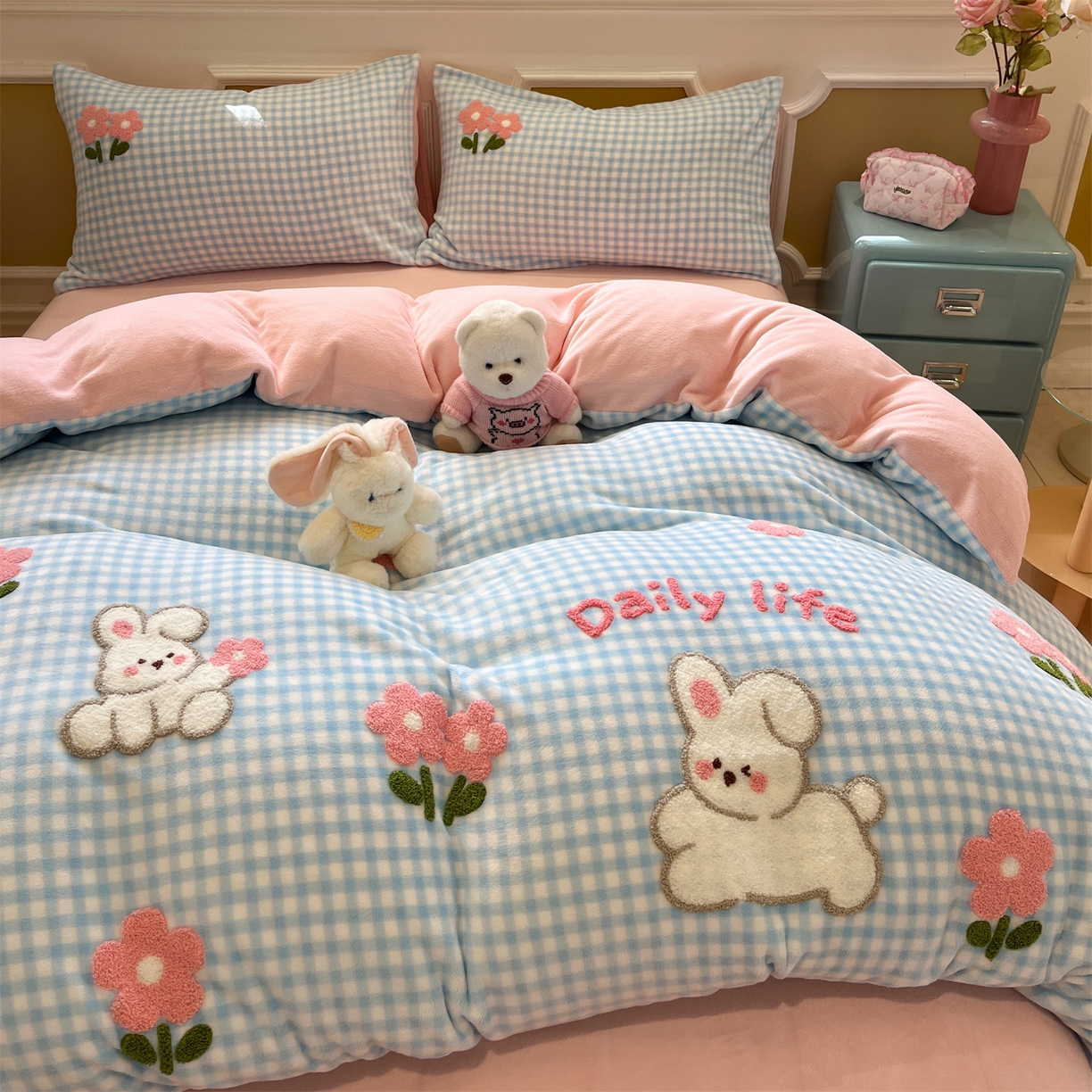 91家纺网 家纺一手货源 找家纺 星座家纺 2025新款A类卡通200g牛奶绒毛巾绣四件套 小兔花漾