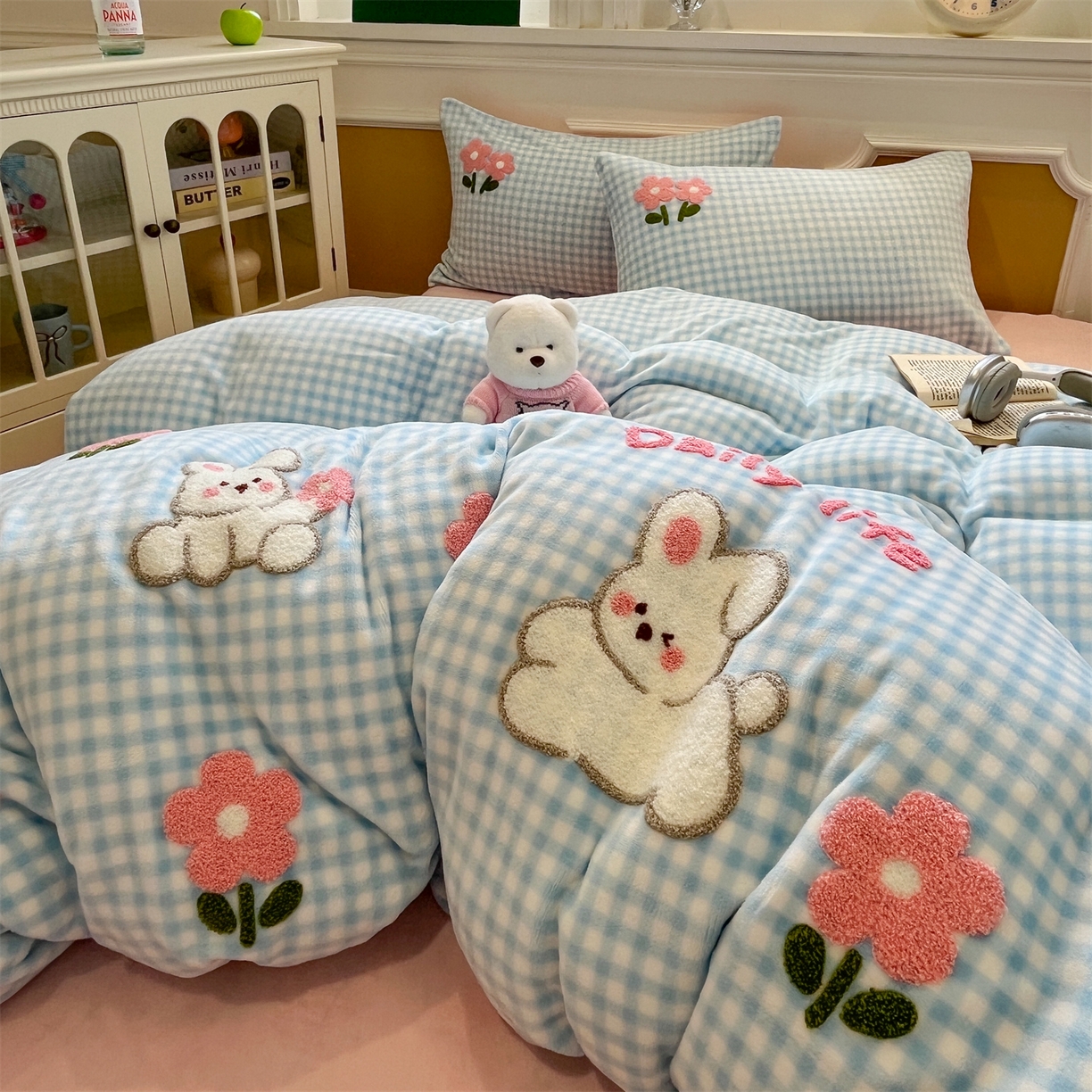 91家纺网 家纺一手货源 找家纺 星座家纺 2025新款A类卡通200g牛奶绒毛巾绣四件套 小兔花漾