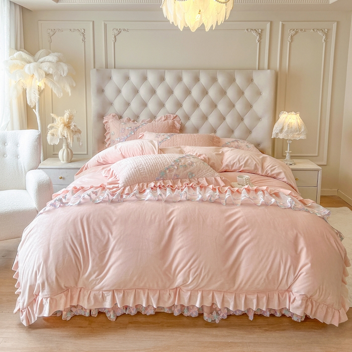 91家纺网 家纺一手货源 找家纺 （总）瑞宝 2025新款宝宝绒重工刺绣花边床裙四件套-梦蝶（控价 318起）