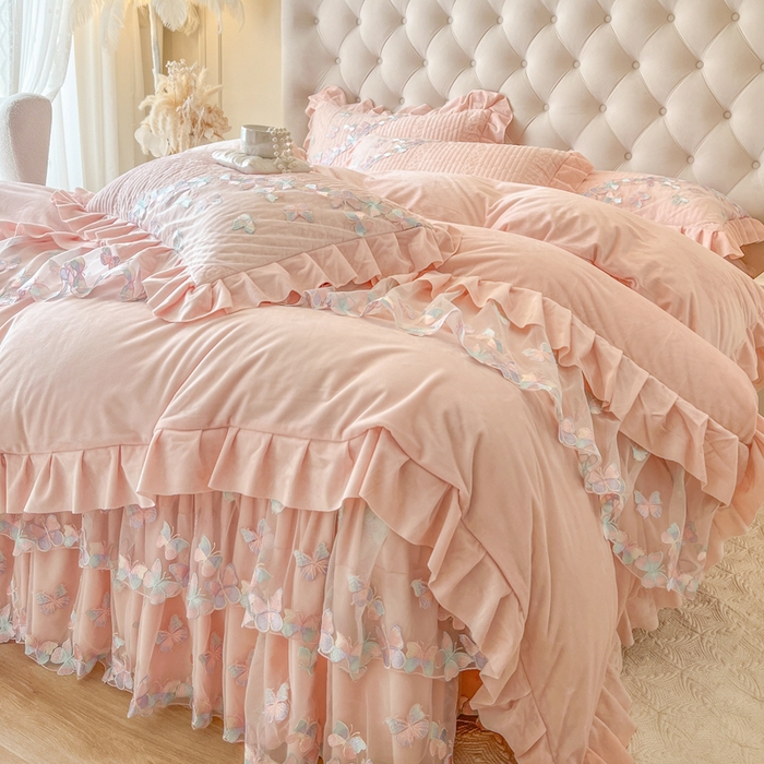 91家纺网 家纺一手货源 找家纺 （总）瑞宝 2025新款宝宝绒重工刺绣花边床裙四件套-梦蝶（控价 318起）