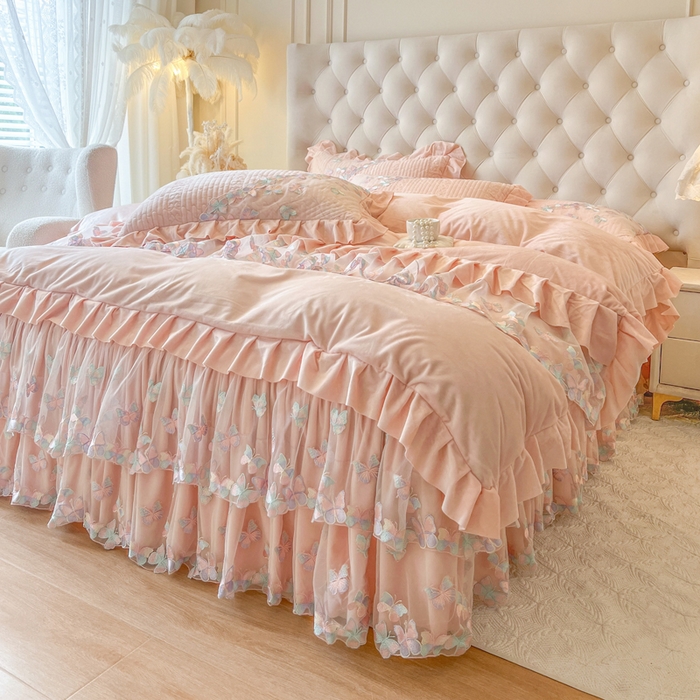 91家纺网 家纺一手货源 找家纺 （总）瑞宝 2025新款宝宝绒重工刺绣花边床裙四件套-梦蝶（控价 318起）