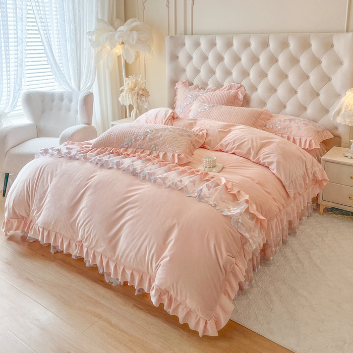 91家纺网 家纺一手货源 找家纺 瑞宝 2025新款宝宝绒重工刺绣花边床裙四件套-梦蝶 梦蝶-蜜粉（控价 318起）