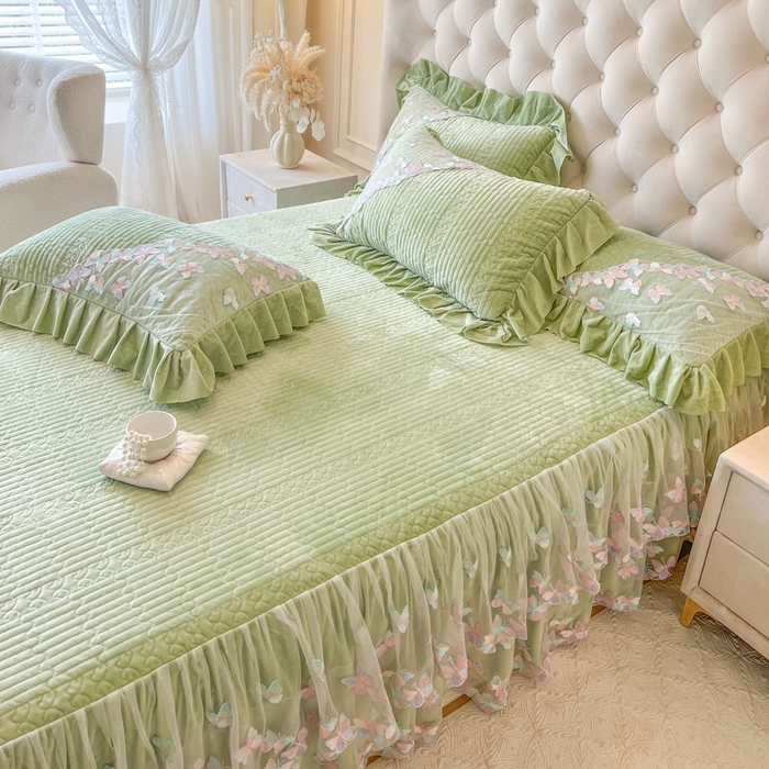 91家纺网 家纺一手货源 找家纺 瑞宝 2025新款宝宝绒重工刺绣花边床裙四件套-梦蝶 梦蝶-豆绿（控价 318起）