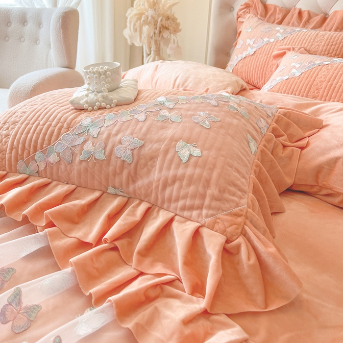 91家纺网 家纺一手货源 找家纺 瑞宝 2025新款宝宝绒重工刺绣花边床裙四件套-梦蝶 梦蝶-艾玛橙（控价 318起）