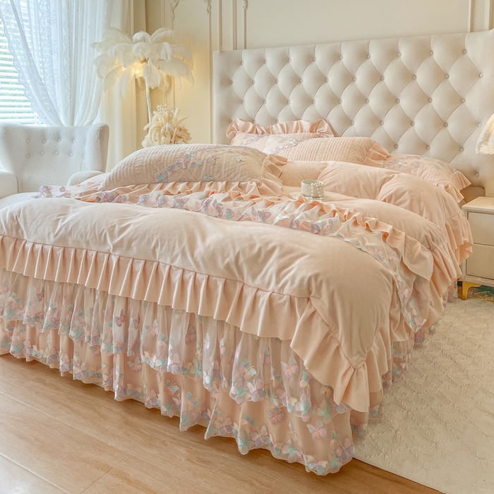 91家纺网 家纺一手货源 找家纺 瑞宝 2025新款宝宝绒重工刺绣花边床裙四件套-梦蝶 梦蝶-浅透玉（控价 318起）