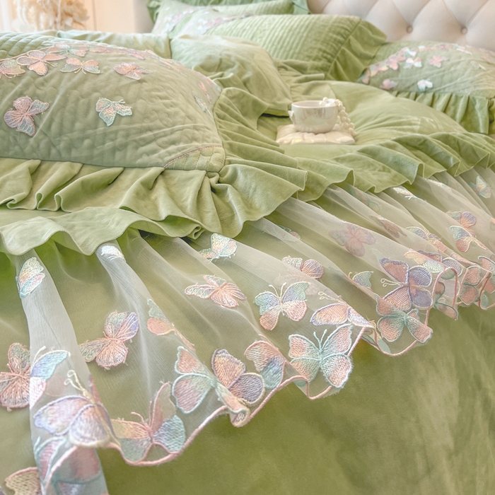 91家纺网 家纺一手货源 找家纺 瑞宝 2025新款宝宝绒重工刺绣花边床裙四件套-梦蝶 梦蝶-豆绿（控价 318起）