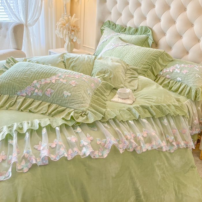 91家纺网 家纺一手货源 找家纺 瑞宝 2025新款宝宝绒重工刺绣花边床裙四件套-梦蝶 梦蝶-豆绿（控价 318起）