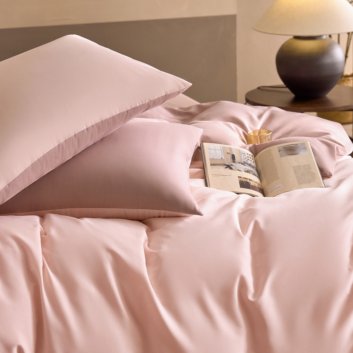 91家纺网 家纺一手货源 找家纺 寐居家纺 2025新款A类100支全棉贡缎磨毛纯色双拼四件套-熙梦 煦梦-蕊粉