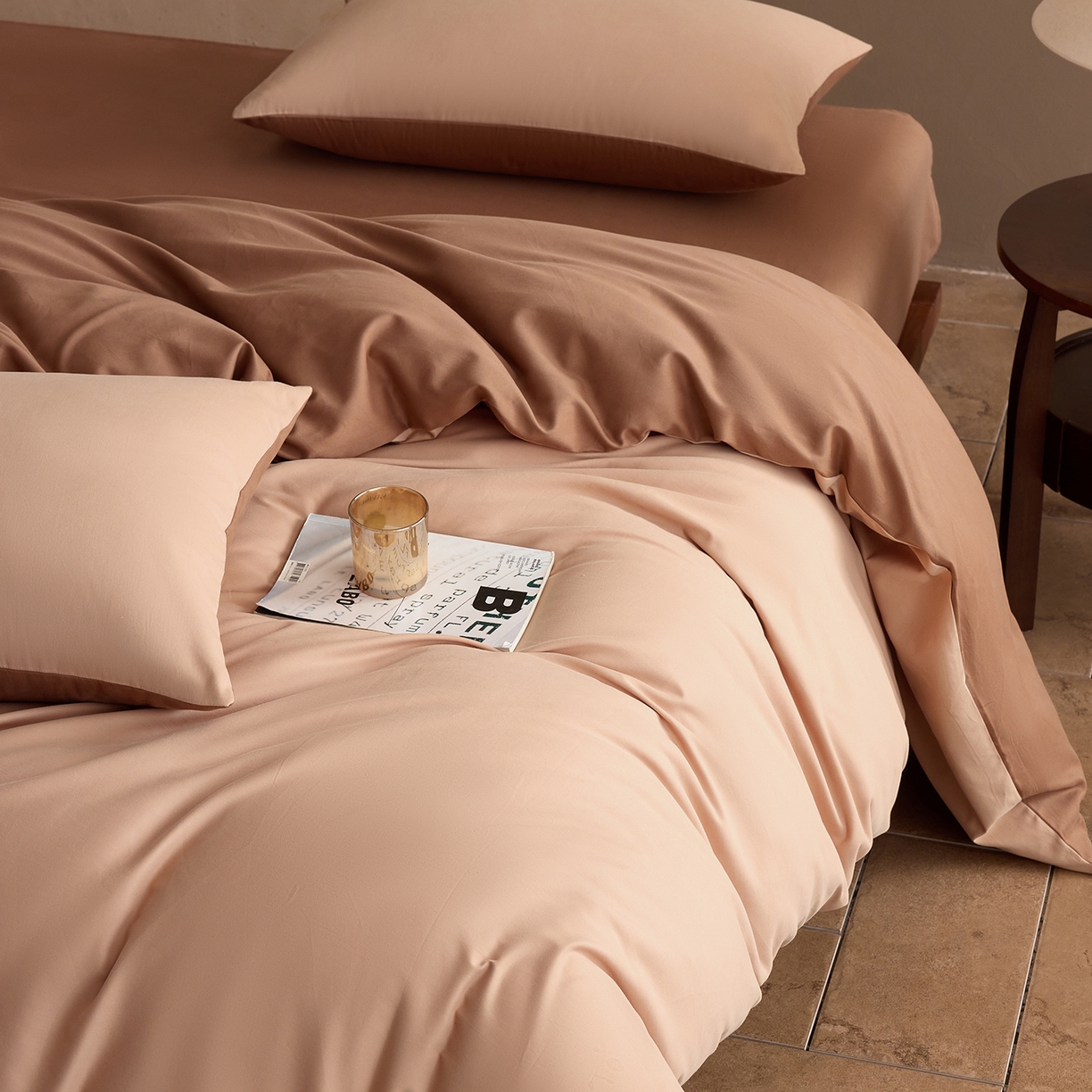 91家纺网 家纺一手货源 找家纺 寐居家纺 2025新款A类100支全棉贡缎磨毛纯色双拼四件套-熙梦 熙梦-巧克力