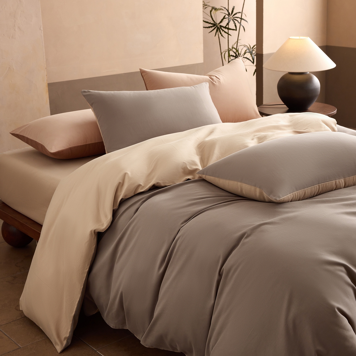 91家纺网 家纺一手货源 找家纺 寐居家纺 2025新款A类100支全棉贡缎磨毛纯色双拼四件套-熙梦 熙梦-深棕