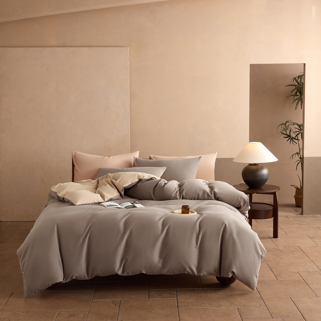 91家纺网 家纺一手货源 找家纺 寐居家纺 2025新款A类100支全棉贡缎磨毛纯色双拼四件套-熙梦 熙梦-深棕