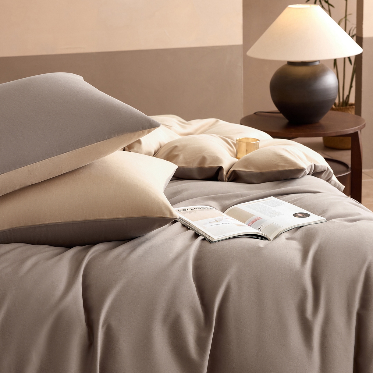 91家纺网 家纺一手货源 找家纺 寐居家纺 2025新款A类100支全棉贡缎磨毛纯色双拼四件套-熙梦 熙梦-深棕