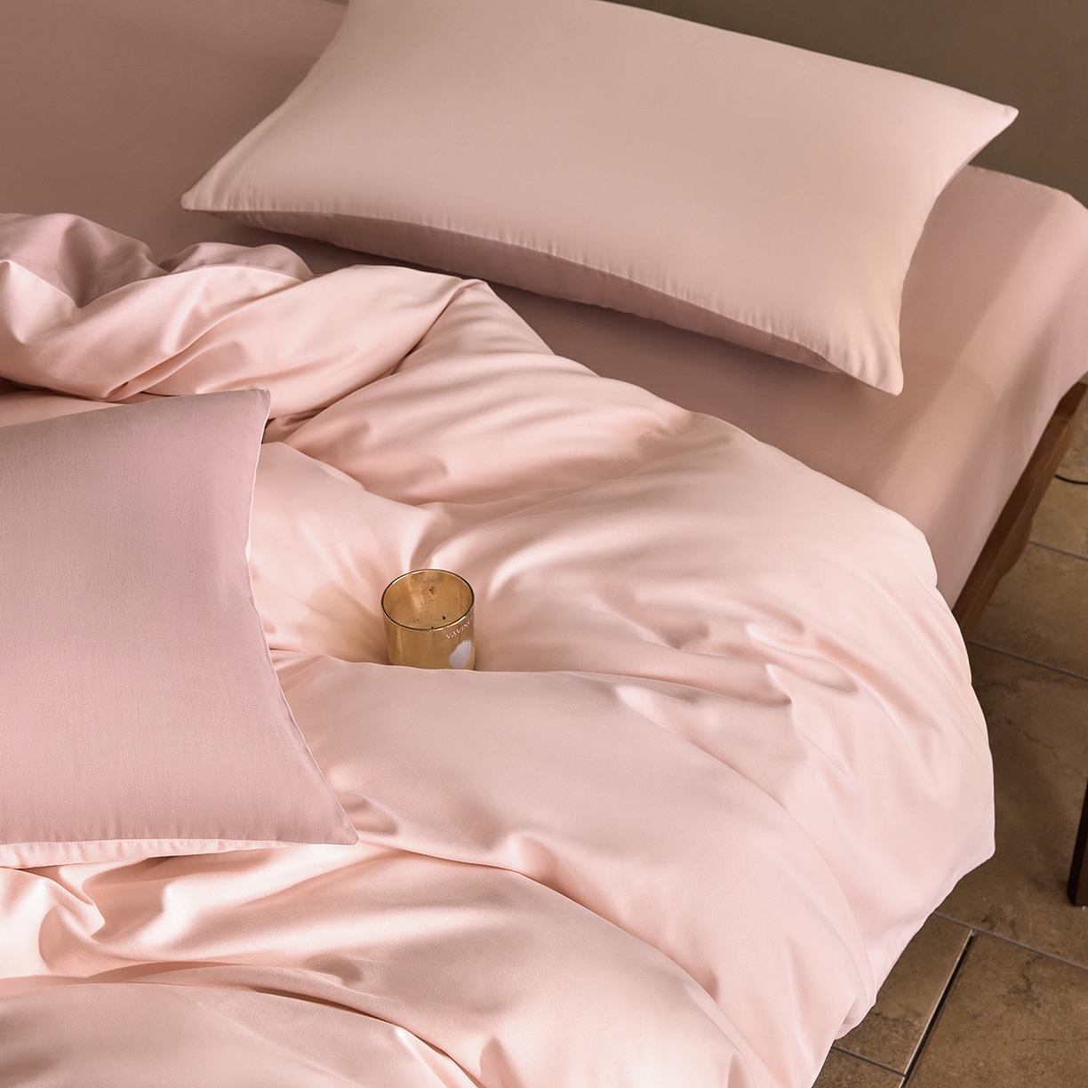 91家纺网 家纺一手货源 找家纺 寐居家纺 2025新款A类100支全棉贡缎磨毛纯色双拼四件套-熙梦 煦梦-蕊粉