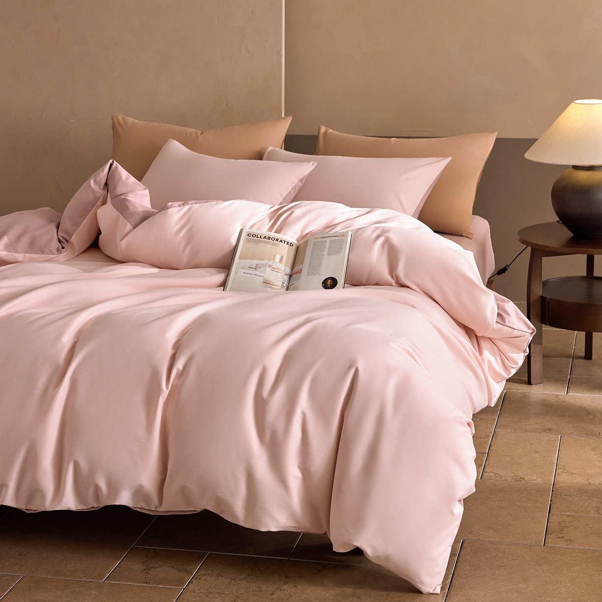 91家纺网 家纺一手货源 找家纺 寐居家纺 2025新款A类100支全棉贡缎磨毛纯色双拼四件套-熙梦 煦梦-蕊粉