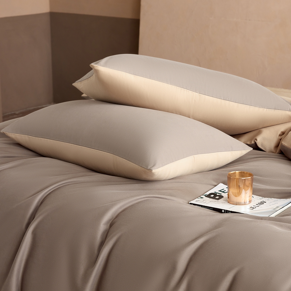 91家纺网 家纺一手货源 找家纺 寐居家纺 2025新款A类100支全棉贡缎磨毛纯色双拼四件套-熙梦 熙梦-深棕