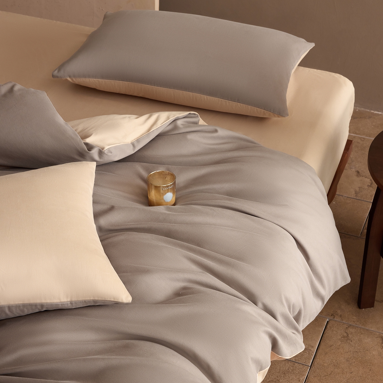 91家纺网 家纺一手货源 找家纺 寐居家纺 2025新款A类100支全棉贡缎磨毛纯色双拼四件套-熙梦 熙梦-深棕