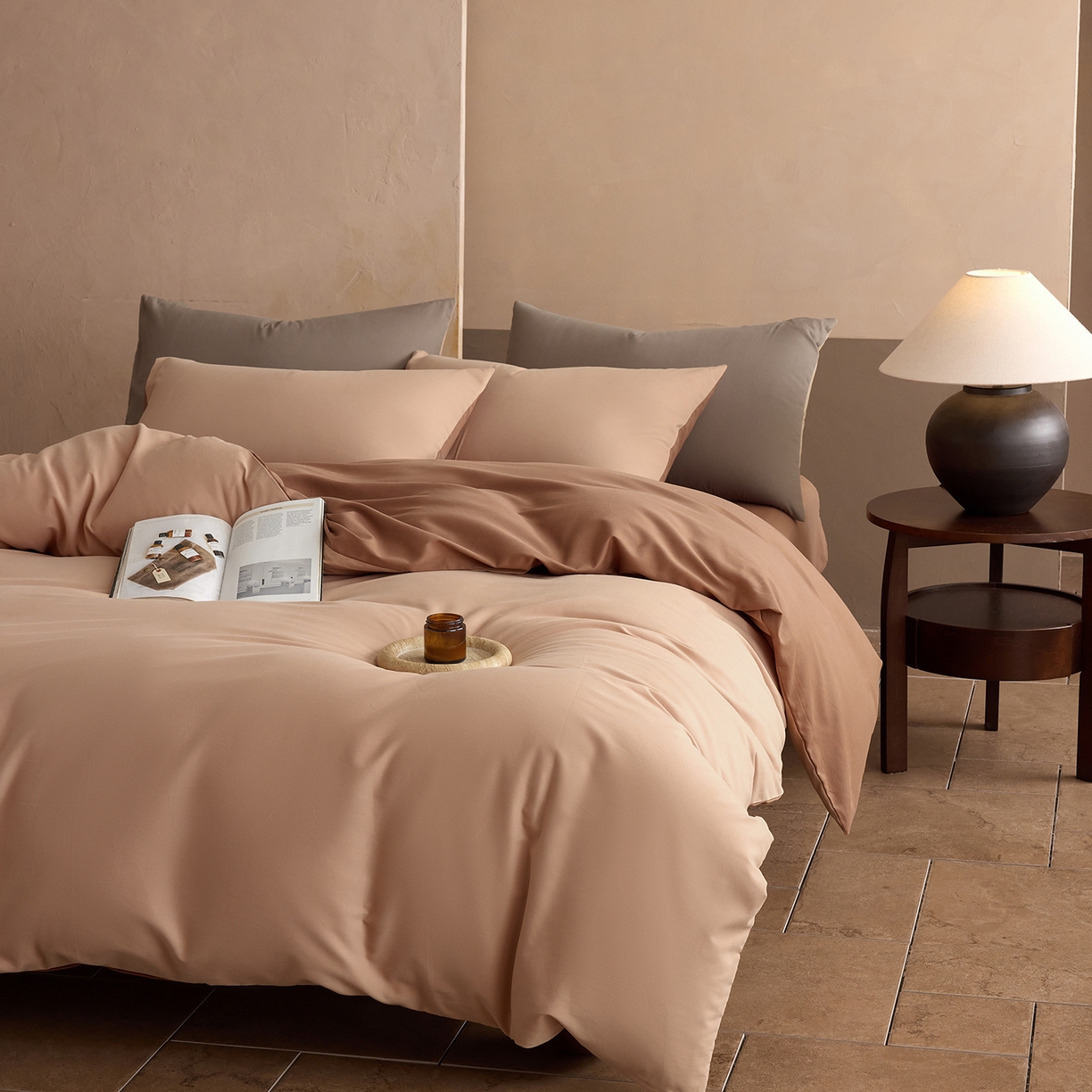 91家纺网 家纺一手货源 找家纺 寐居家纺 2025新款A类100支全棉贡缎磨毛纯色双拼四件套-熙梦 熙梦-巧克力