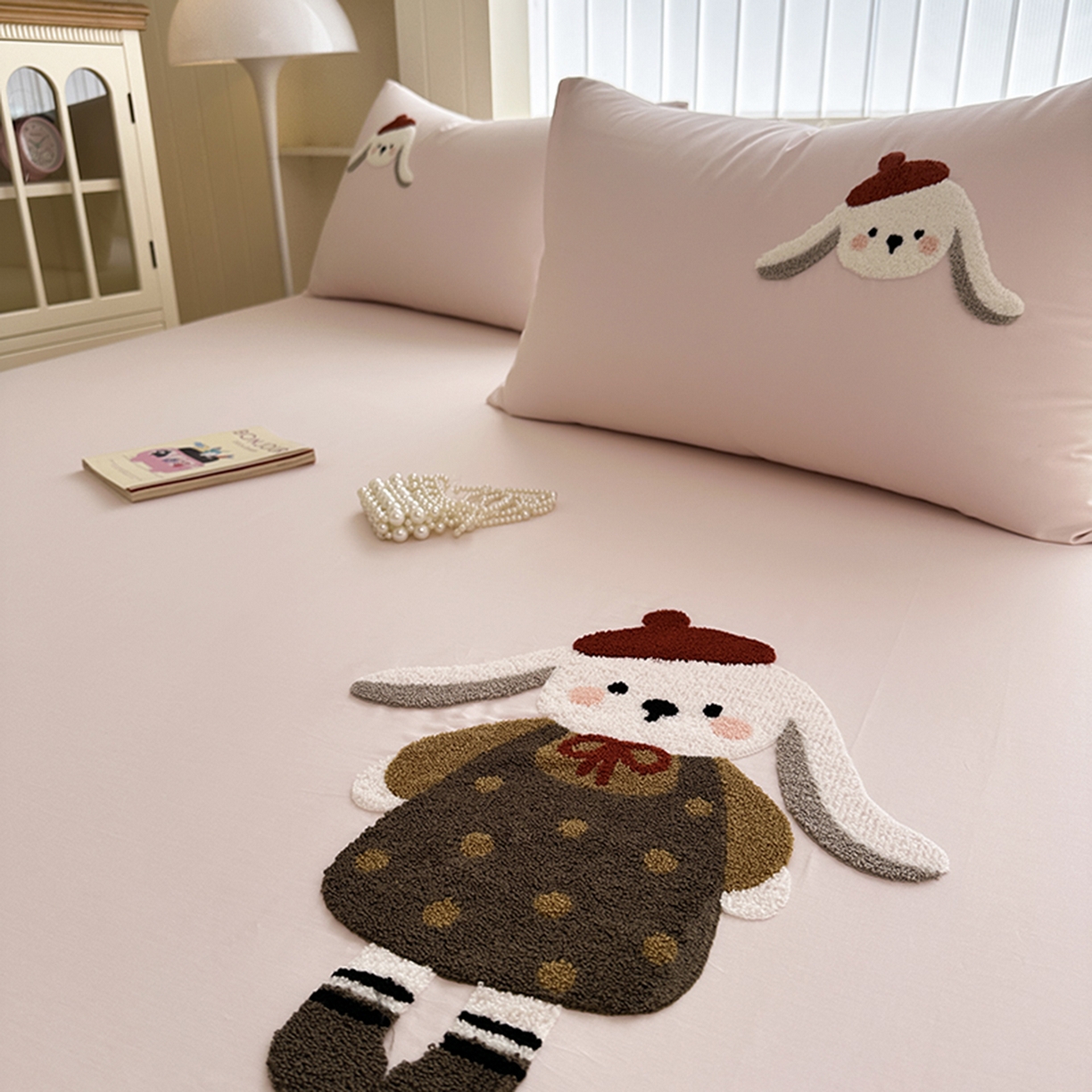 91家纺网 家纺一手货源 找家纺 寐居家纺 2025新款A类100支长绒棉毛巾绣床笠三件套 垂耳兔