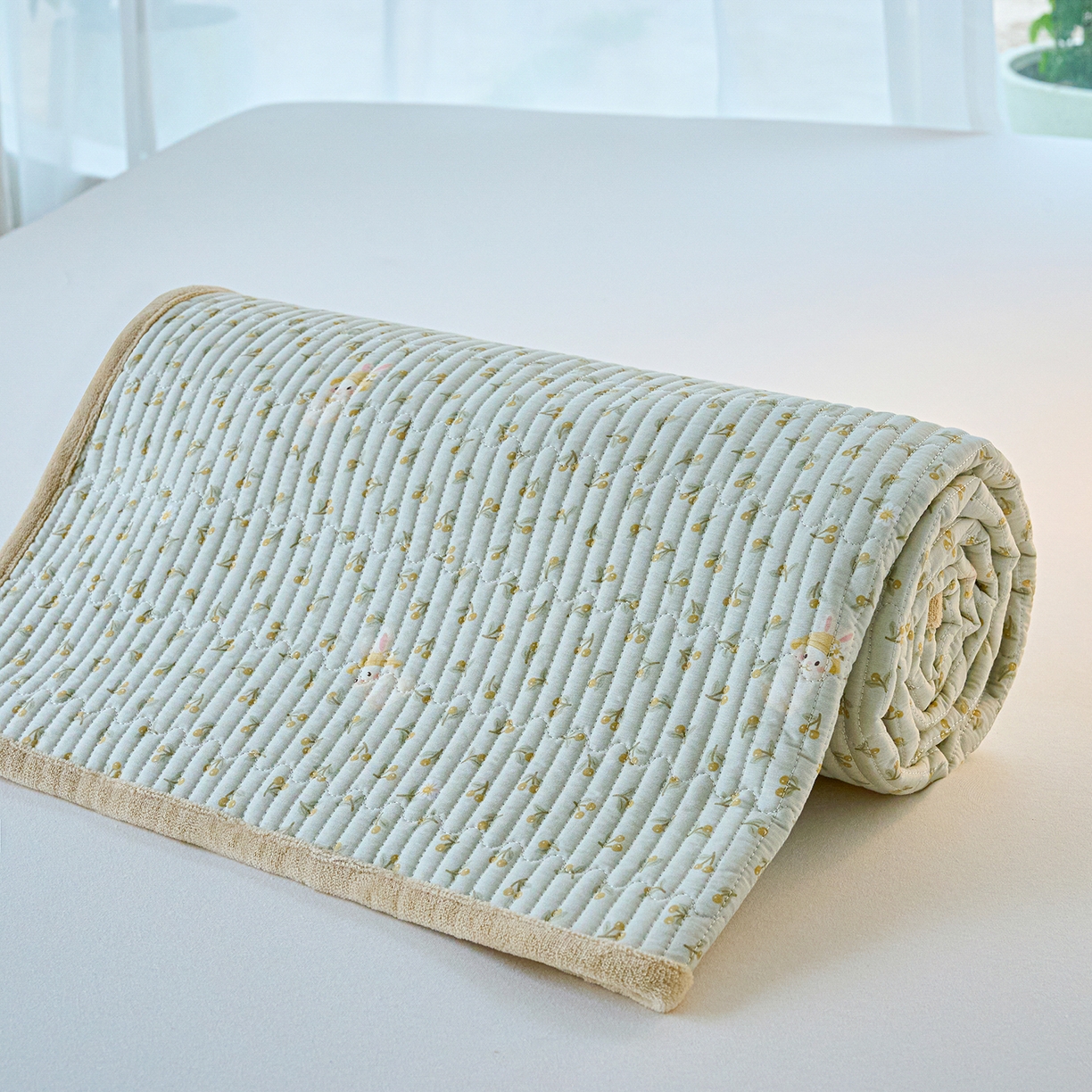 91家纺网 家纺一手货源 找家纺 小叮当家纺仓储工厂店 2025新款棉加绒床垫一面全棉一面牛奶绒床褥垫软床垫床盖四季通用 春游兔兔（A棉B绒）