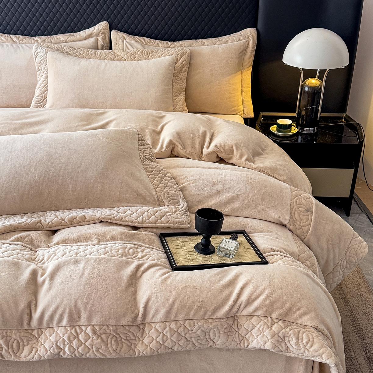 91家纺网 家纺一手货源 找家纺 保罗圣迪奥 2025新款250克全消光三拼角双C四件套-沐凡系列一 卡其