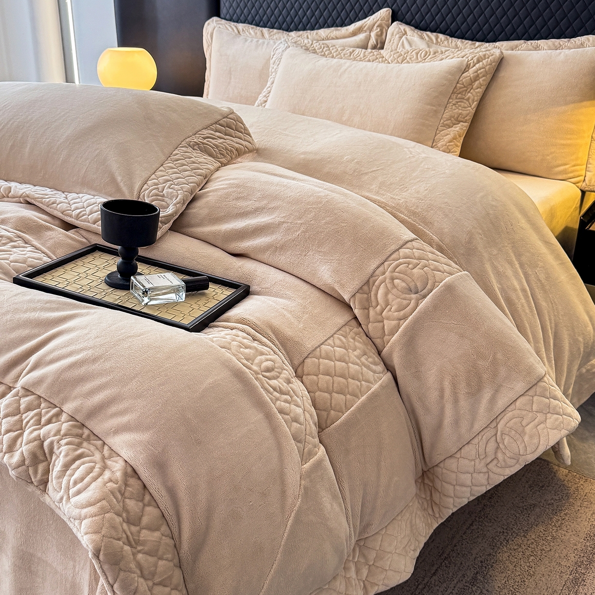 91家纺网 家纺一手货源 找家纺 保罗圣迪奥 2025新款250克全消光三拼角双C四件套-沐凡系列一 卡其