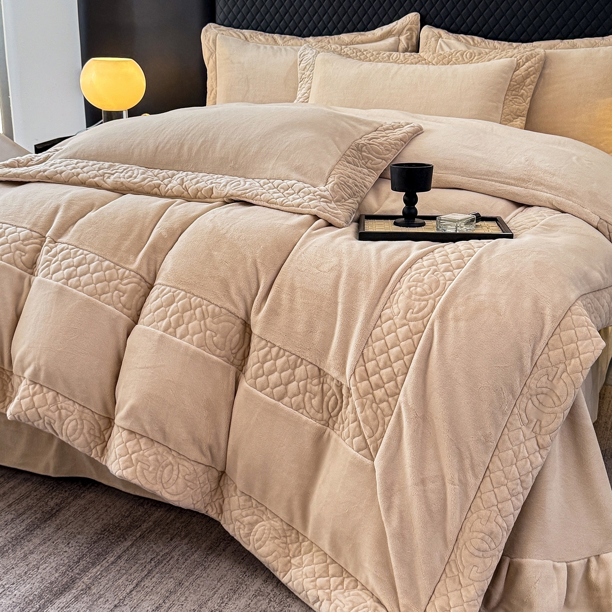 91家纺网 家纺一手货源 找家纺 保罗圣迪奥 2025新款250克全消光三拼角双C四件套-沐凡系列一 卡其