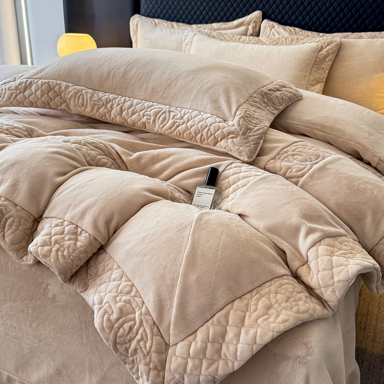 91家纺网 家纺一手货源 找家纺 保罗圣迪奥 2025新款250克全消光三拼角双C四件套-沐凡系列一 卡其