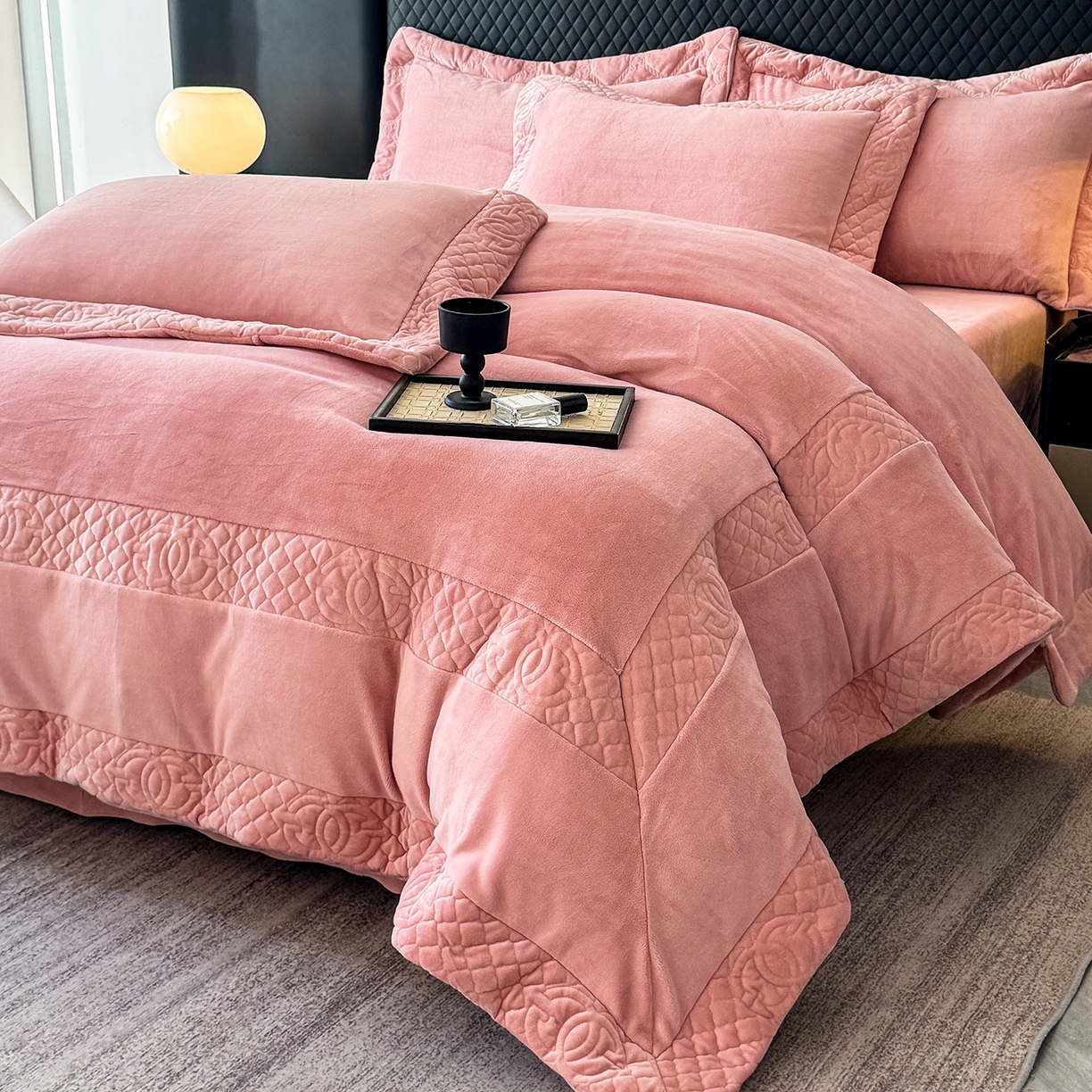 91家纺网 家纺一手货源 找家纺 保罗圣迪奥 2025新款250克全消光三拼角双C四件套-沐凡系列一 粉色