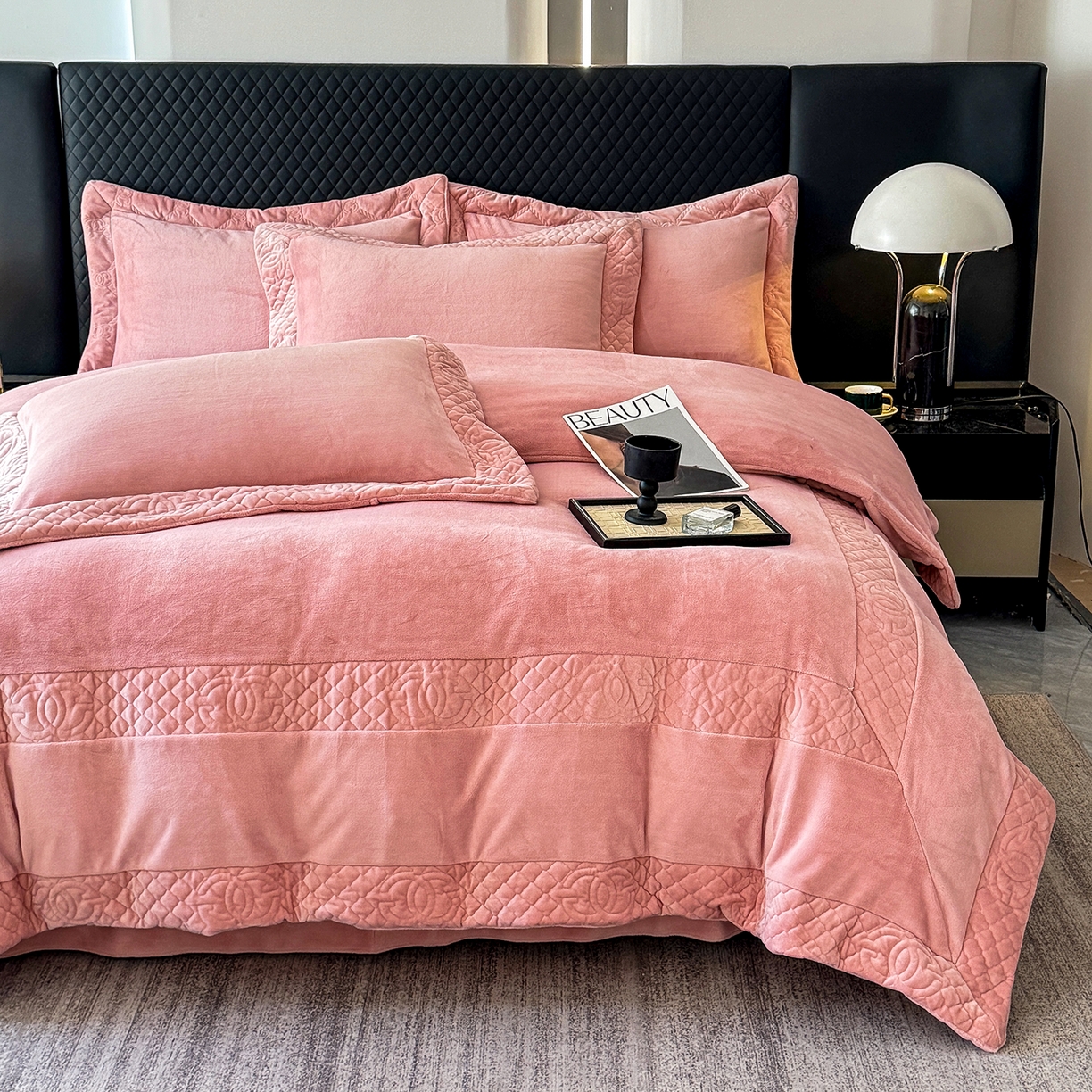 91家纺网 家纺一手货源 找家纺 保罗圣迪奥 2025新款250克全消光三拼角双C四件套-沐凡系列一 粉色