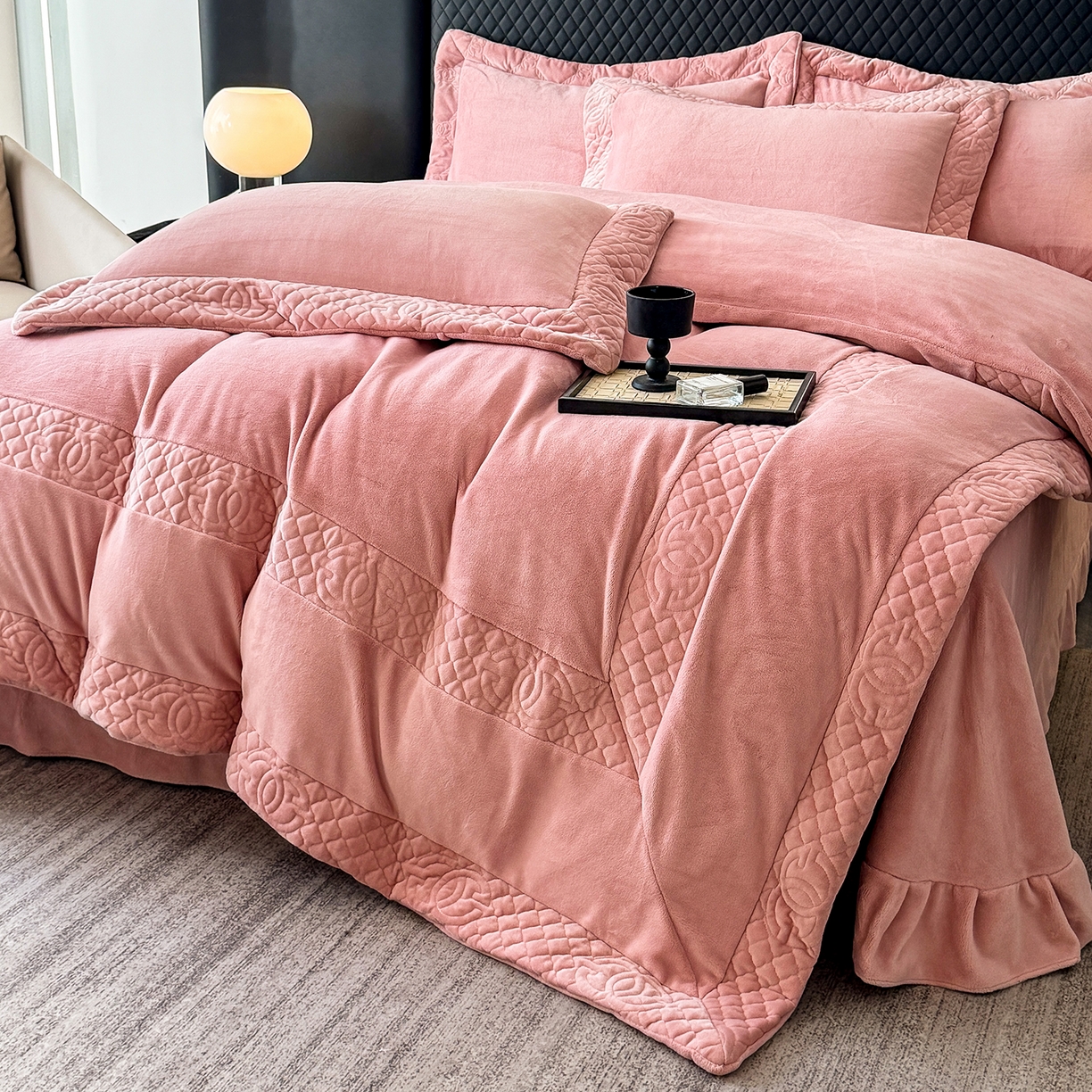 91家纺网 家纺一手货源 找家纺 保罗圣迪奥 2025新款250克全消光三拼角双C四件套-沐凡系列一 粉色