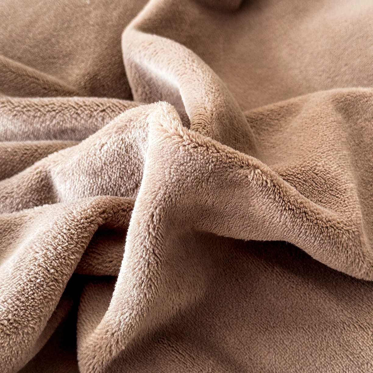 91家纺网 家纺一手货源 找家纺 保罗圣迪奥 2025新款250克全消光三拼角双C四件套-沐凡系列一 深咖色