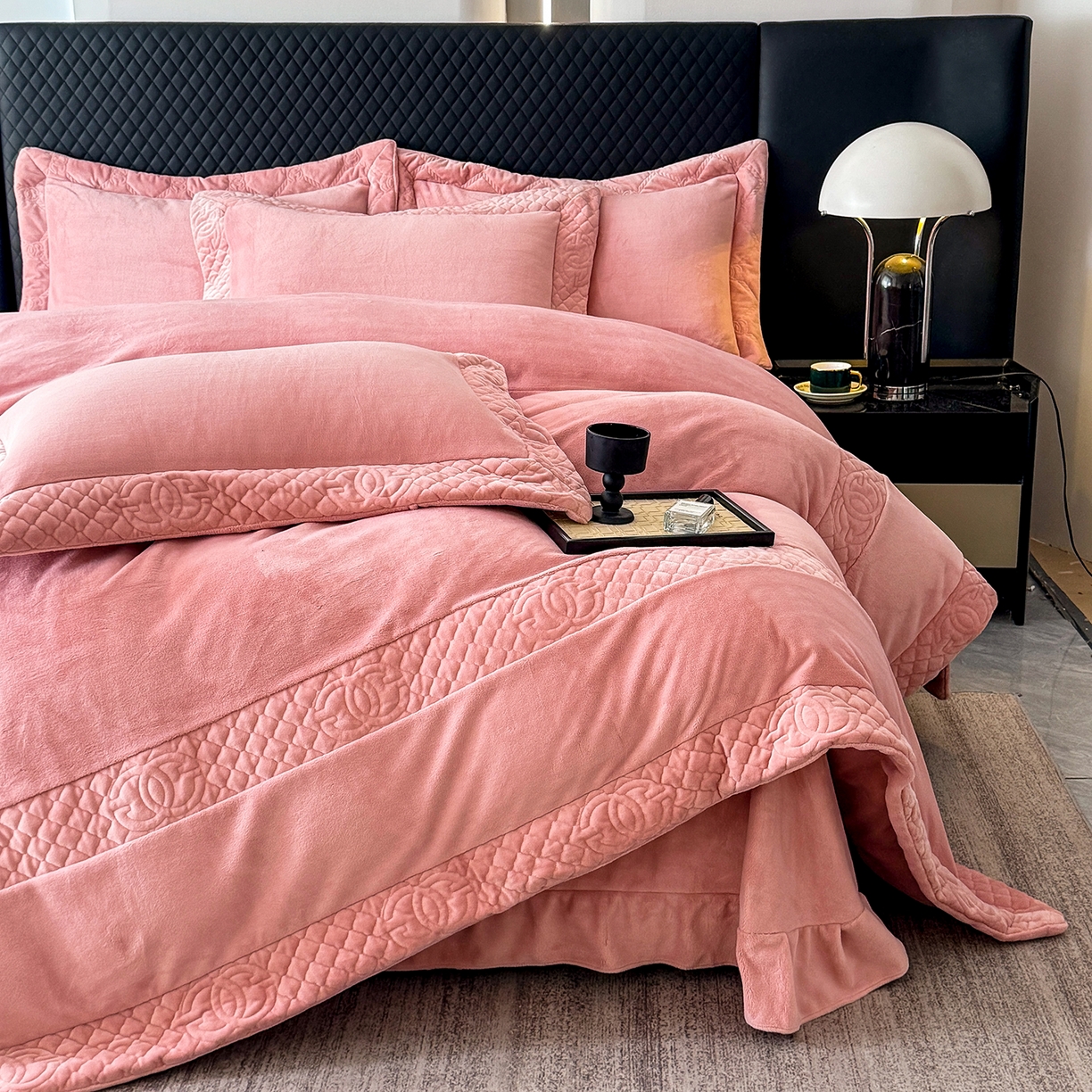 91家纺网 家纺一手货源 找家纺 保罗圣迪奥 2025新款250克全消光三拼角双C四件套-沐凡系列一 粉色