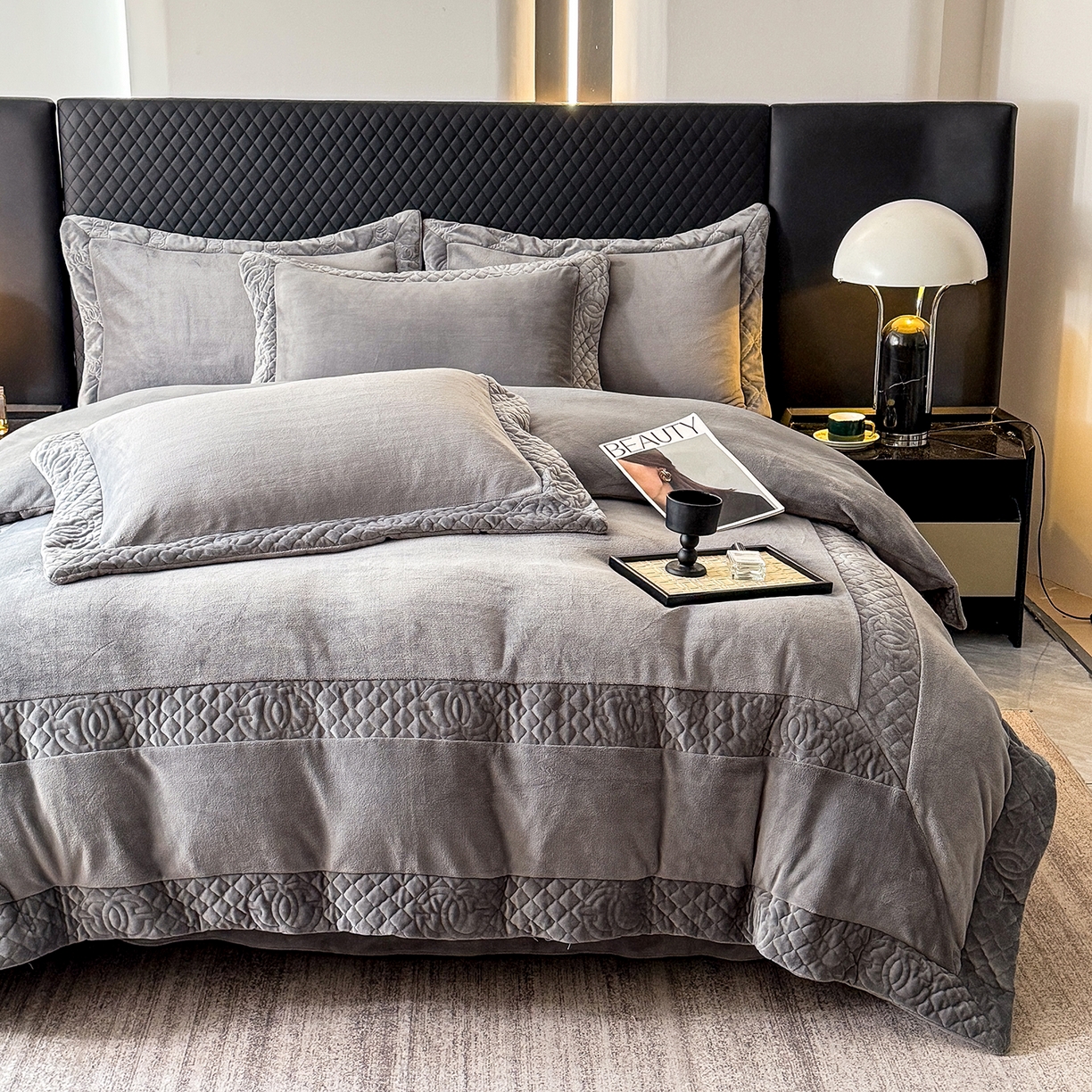 91家纺网 家纺一手货源 找家纺 保罗圣迪奥 2025新款250克全消光三拼角双C四件套-沐凡系列一 深灰色