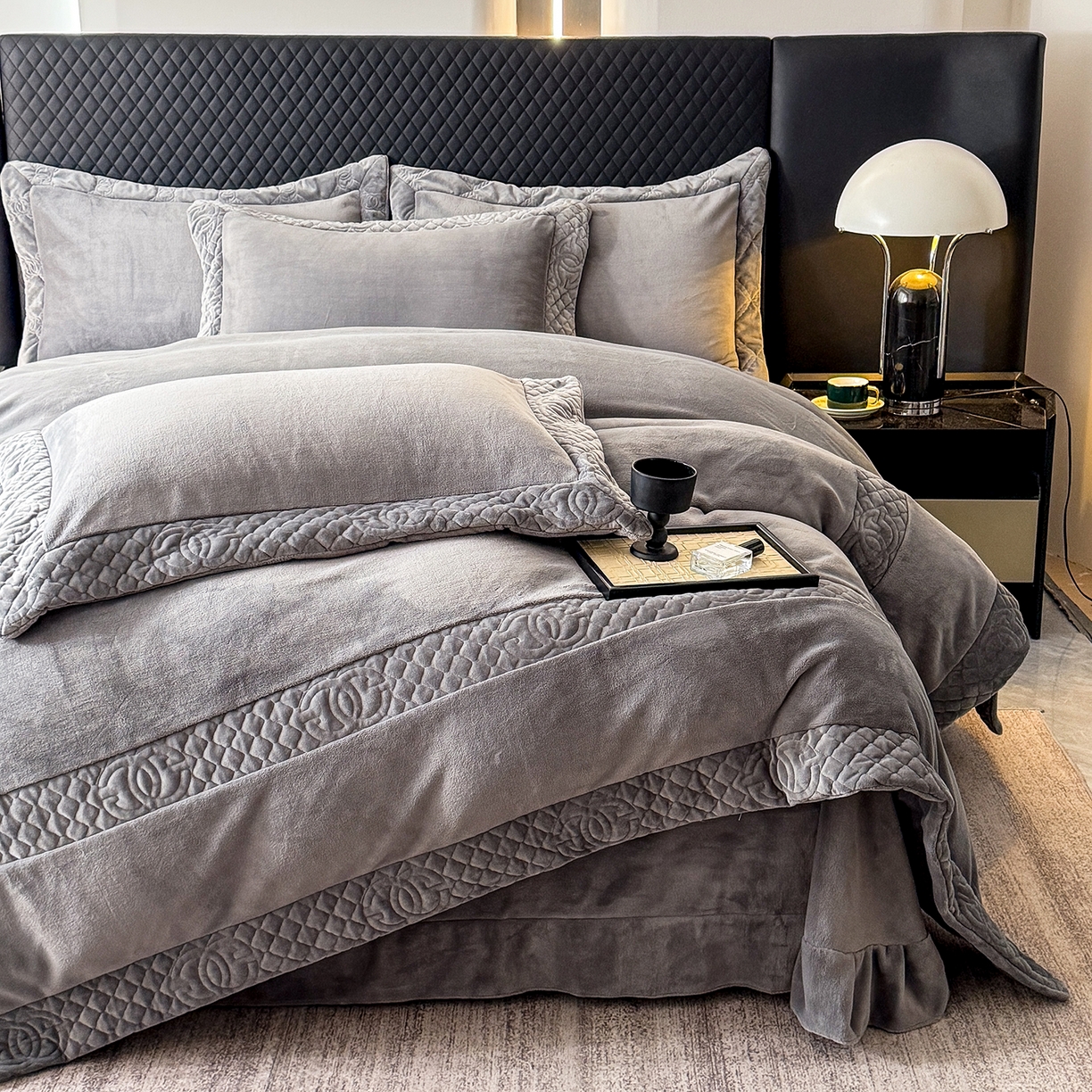 91家纺网 家纺一手货源 找家纺 保罗圣迪奥 2025新款250克全消光三拼角双C四件套-沐凡系列一 深灰色