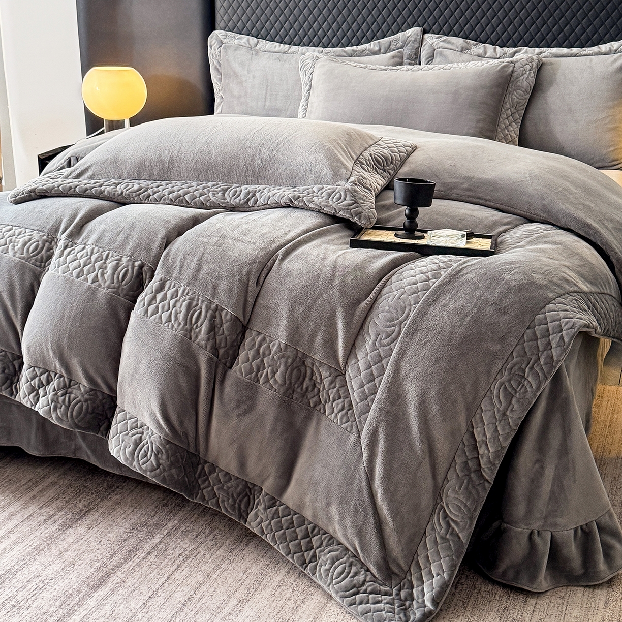 91家纺网 家纺一手货源 找家纺 保罗圣迪奥 2025新款250克全消光三拼角双C四件套-沐凡系列一 深灰色