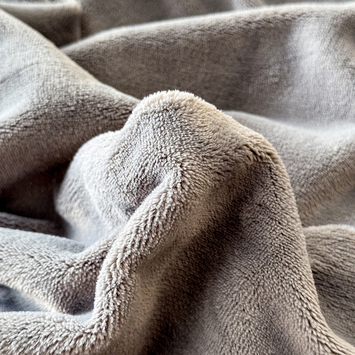 91家纺网 家纺一手货源 找家纺 保罗圣迪奥 2025新款250克全消光三拼角双C四件套-沐凡系列一 深灰色