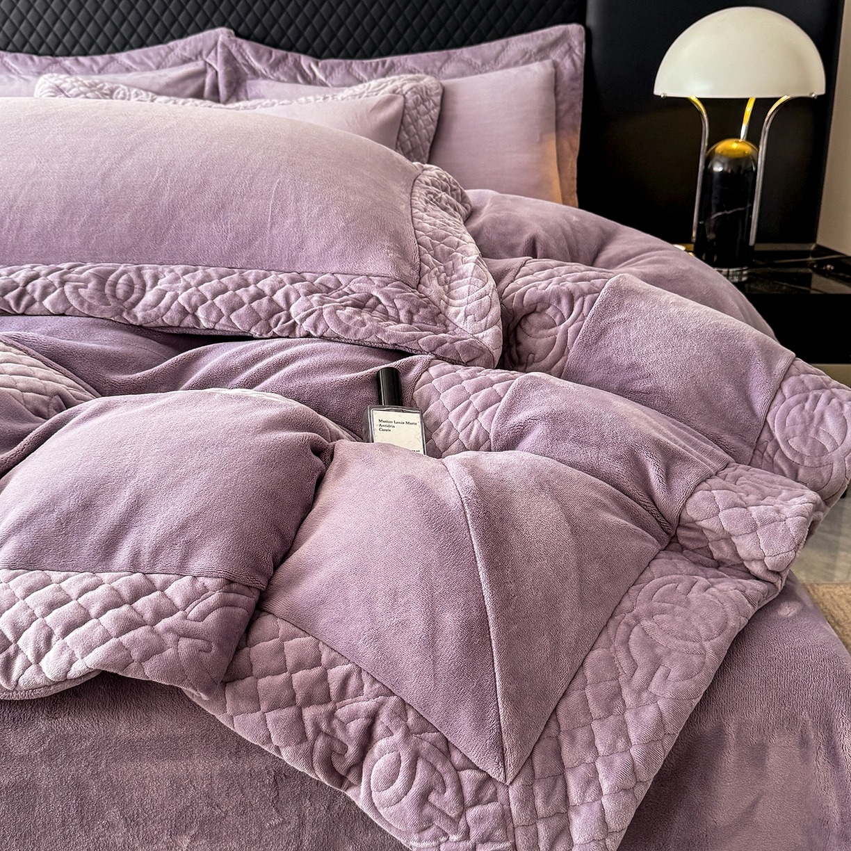 91家纺网 家纺一手货源 找家纺 保罗圣迪奥 2025新款250克全消光三拼角双C四件套-沐凡系列一 紫色