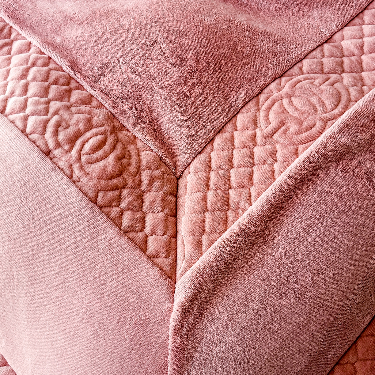 91家纺网 家纺一手货源 找家纺 保罗圣迪奥 2025新款250克全消光三拼角双C四件套-沐凡系列一 粉色