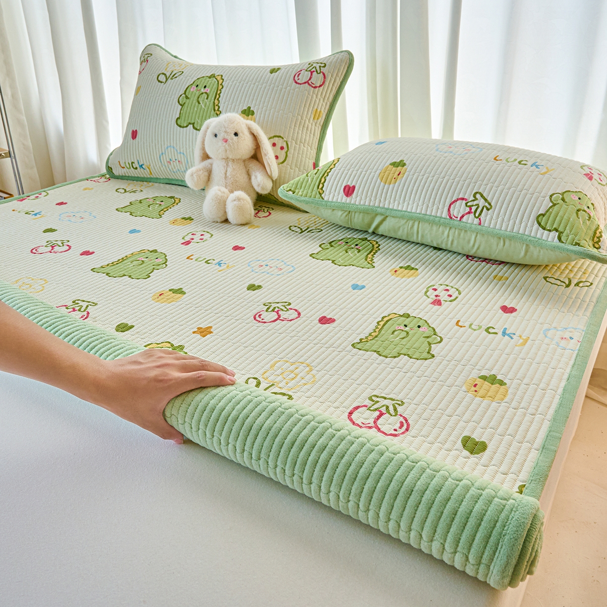 91家纺网 家纺一手货源 找家纺 小叮当家纺仓储工厂店 2025新款棉加绒床垫一面全棉一面牛奶绒床褥垫软床垫床盖四季通用 幸运独角龙(A棉B绒）