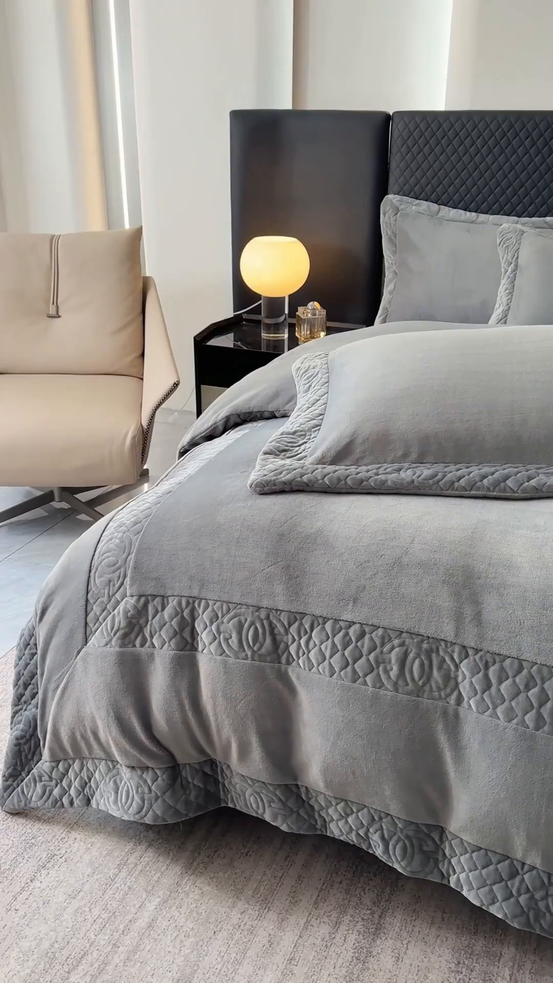 91家纺网 家纺一手货源 找家纺 保罗圣迪奥 2025新款250克全消光三拼角双C四件套-沐凡系列一 深灰色