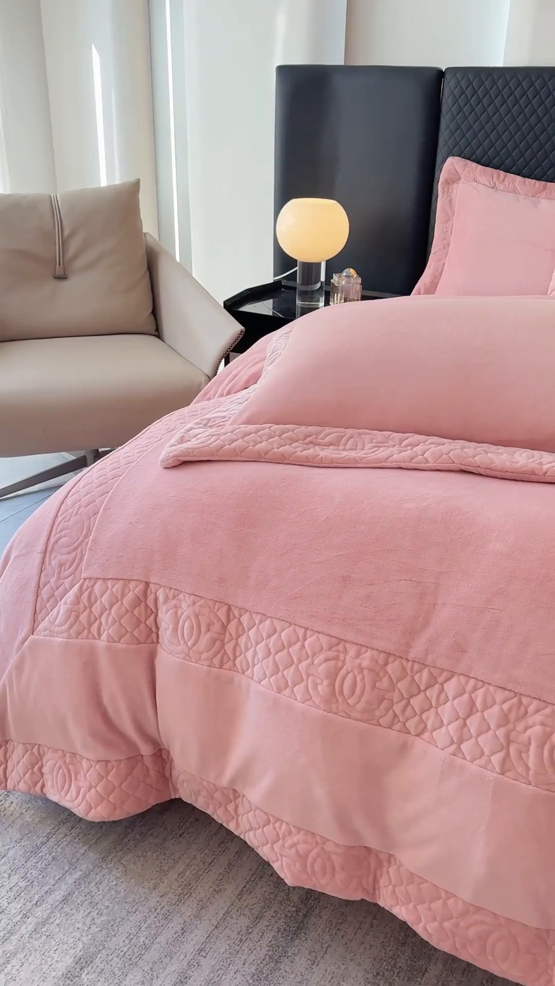 91家纺网 家纺一手货源 找家纺 保罗圣迪奥 2025新款250克全消光三拼角双C四件套-沐凡系列一 粉色