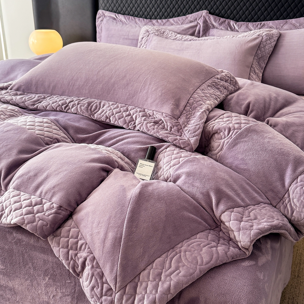 91家纺网 家纺一手货源 找家纺 保罗圣迪奥 2025新款250克全消光三拼角双C四件套-沐凡系列一 紫色