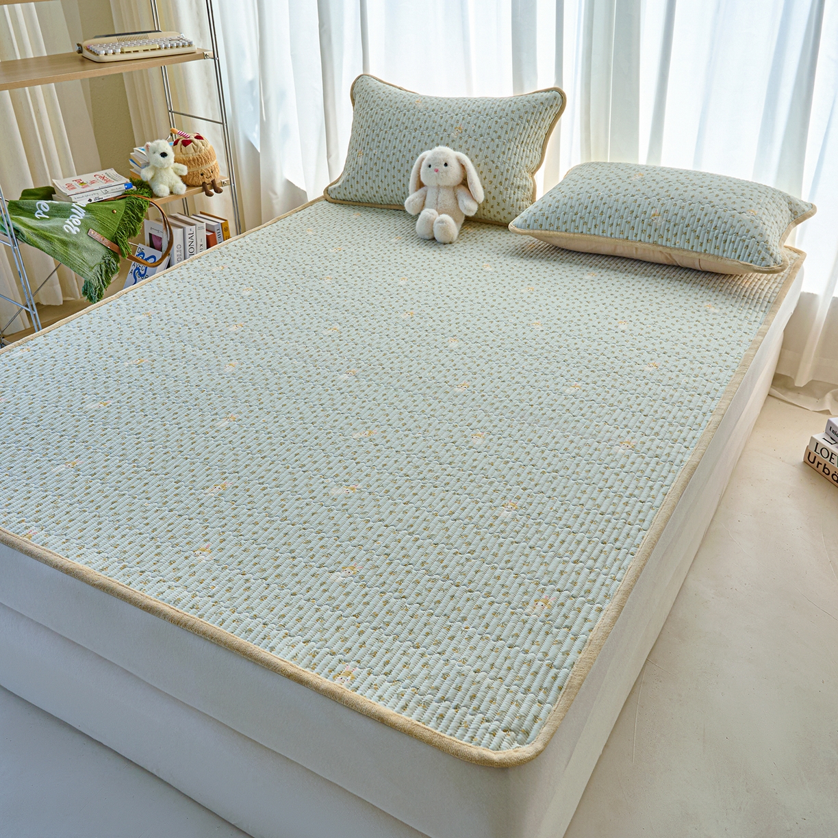 91家纺网 家纺一手货源 找家纺 小叮当家纺仓储工厂店 2025新款棉加绒床垫一面全棉一面牛奶绒床褥垫软床垫床盖四季通用 春游兔兔（A棉B绒）