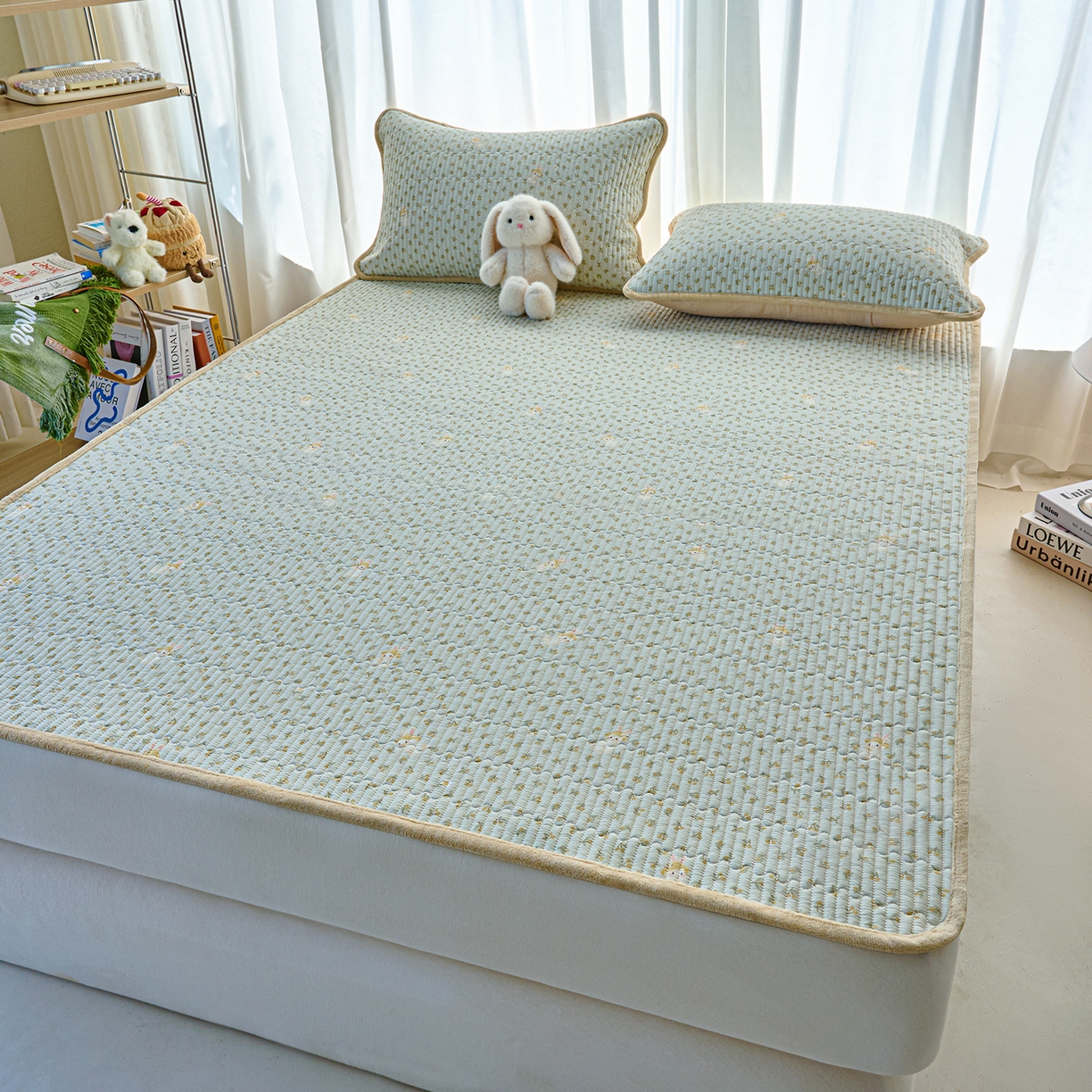 91家纺网 家纺一手货源 找家纺 小叮当家纺仓储工厂店 2025新款棉加绒床垫一面全棉一面牛奶绒床褥垫软床垫床盖四季通用 春游兔兔（A棉B绒）