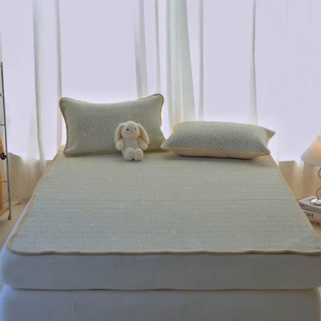 91家纺网 家纺一手货源 找家纺 小叮当家纺仓储工厂店 2025新款棉加绒床垫一面全棉一面牛奶绒床褥垫软床垫床盖四季通用 春游兔兔（A棉B绒）
