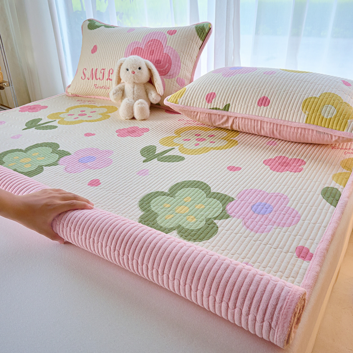 91家纺网 家纺一手货源 找家纺 小叮当家纺仓储工厂店 2025新款棉加绒床垫一面全棉一面牛奶绒床褥垫软床垫床盖四季通用 贝利花都（A棉B绒）